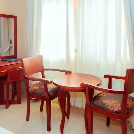 Sapphire Hotel Entebbe Kajansi Eksteriør billede