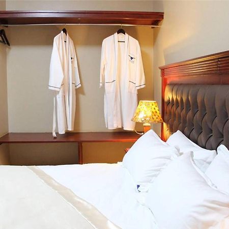 Sapphire Hotel Entebbe Kajansi Eksteriør billede
