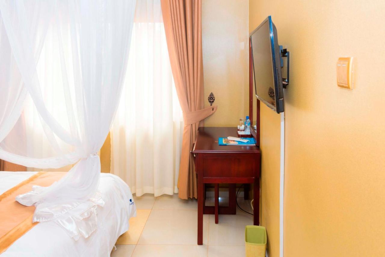Sapphire Hotel Entebbe Kajansi Eksteriør billede