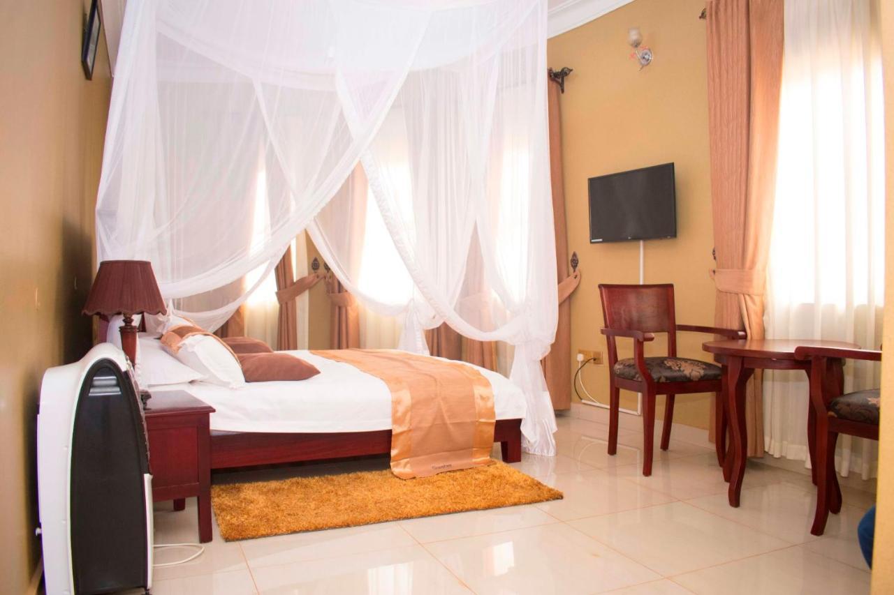 Sapphire Hotel Entebbe Kajansi Eksteriør billede