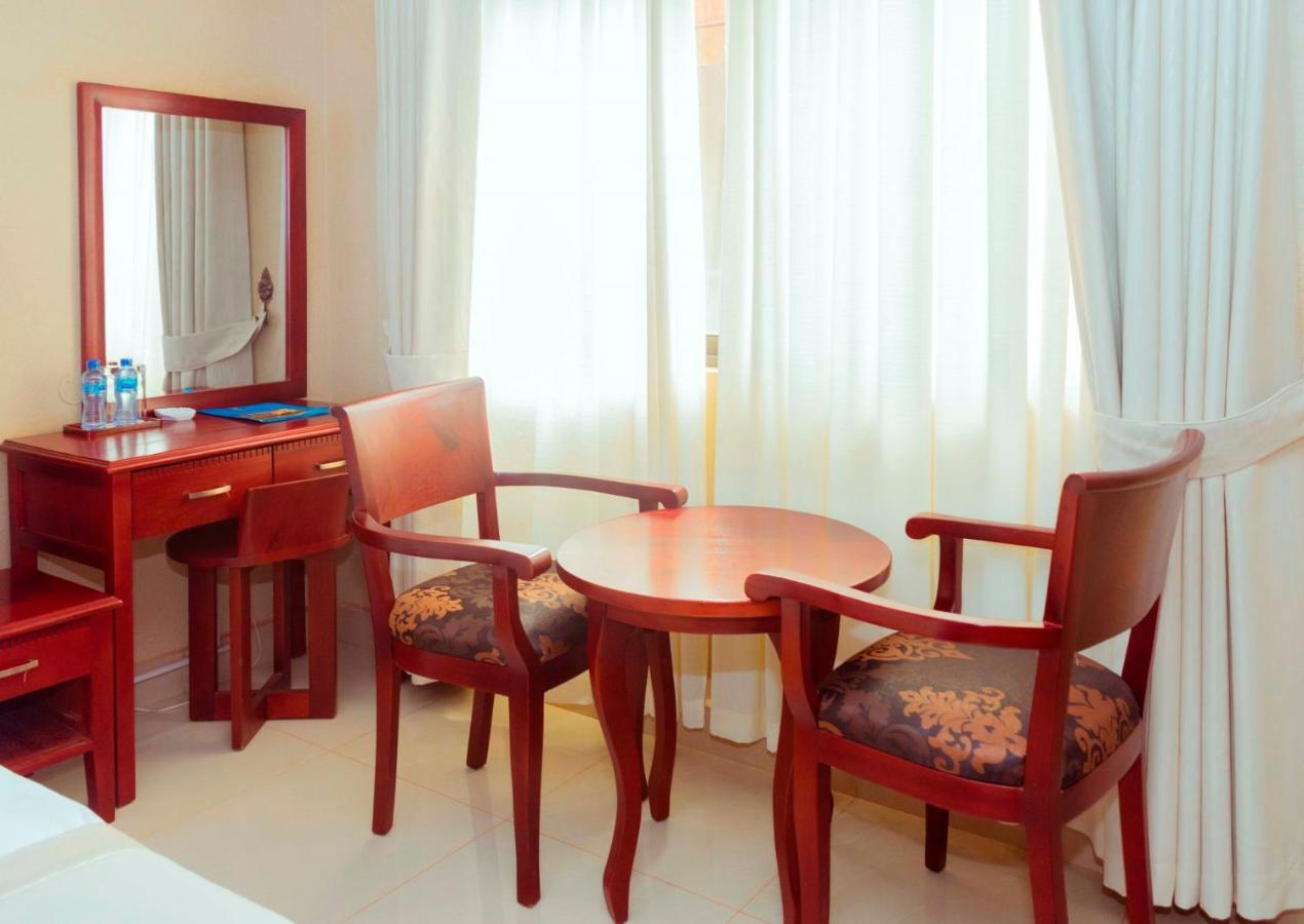 Sapphire Hotel Entebbe Kajansi Eksteriør billede