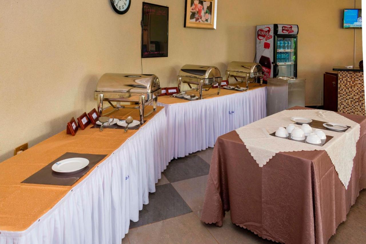 Sapphire Hotel Entebbe Kajansi Eksteriør billede
