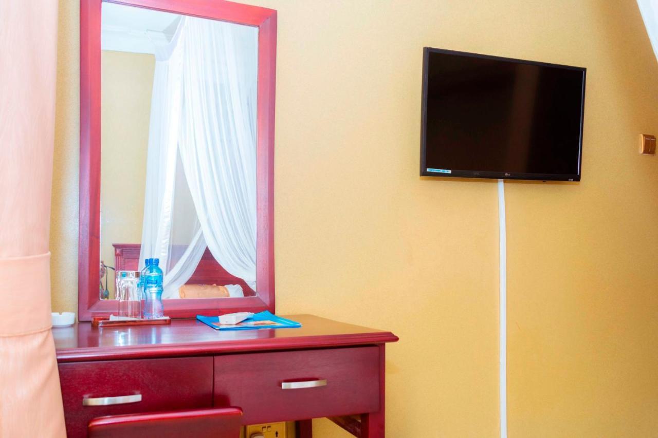Sapphire Hotel Entebbe Kajansi Eksteriør billede