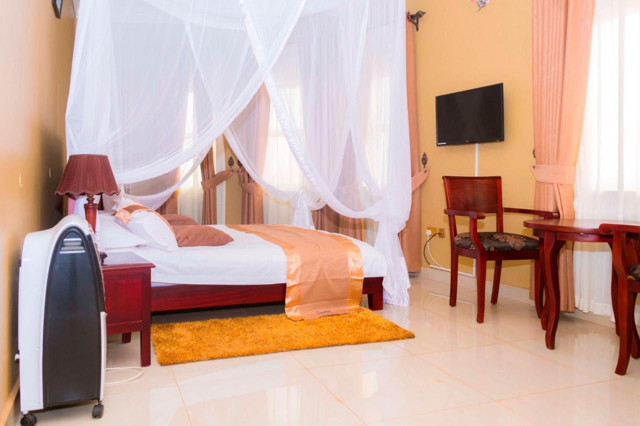 Sapphire Hotel Entebbe Kajansi Eksteriør billede