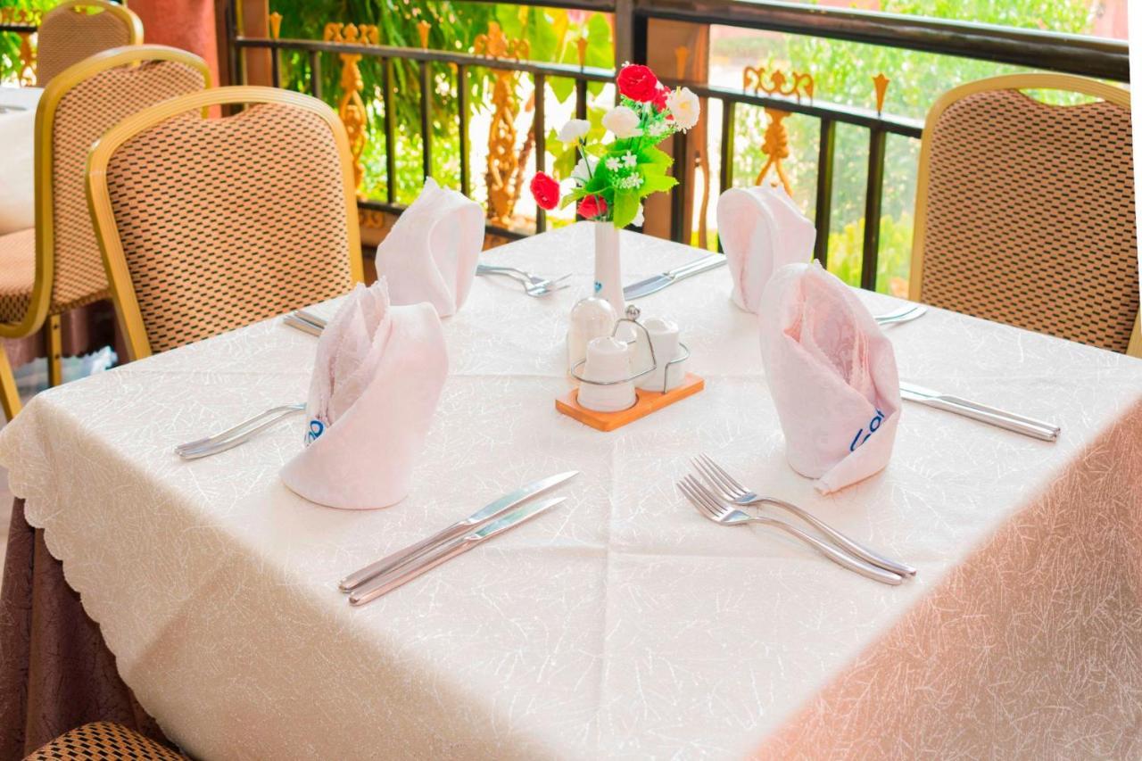 Sapphire Hotel Entebbe Kajansi Eksteriør billede
