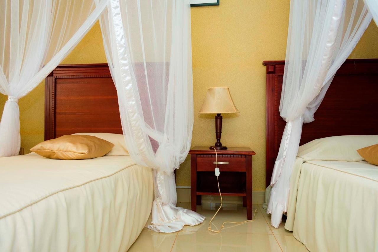 Sapphire Hotel Entebbe Kajansi Eksteriør billede