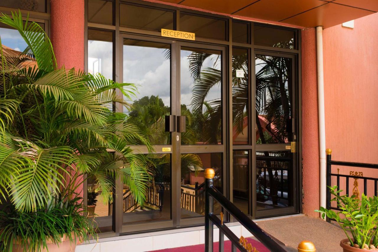 Sapphire Hotel Entebbe Kajansi Eksteriør billede