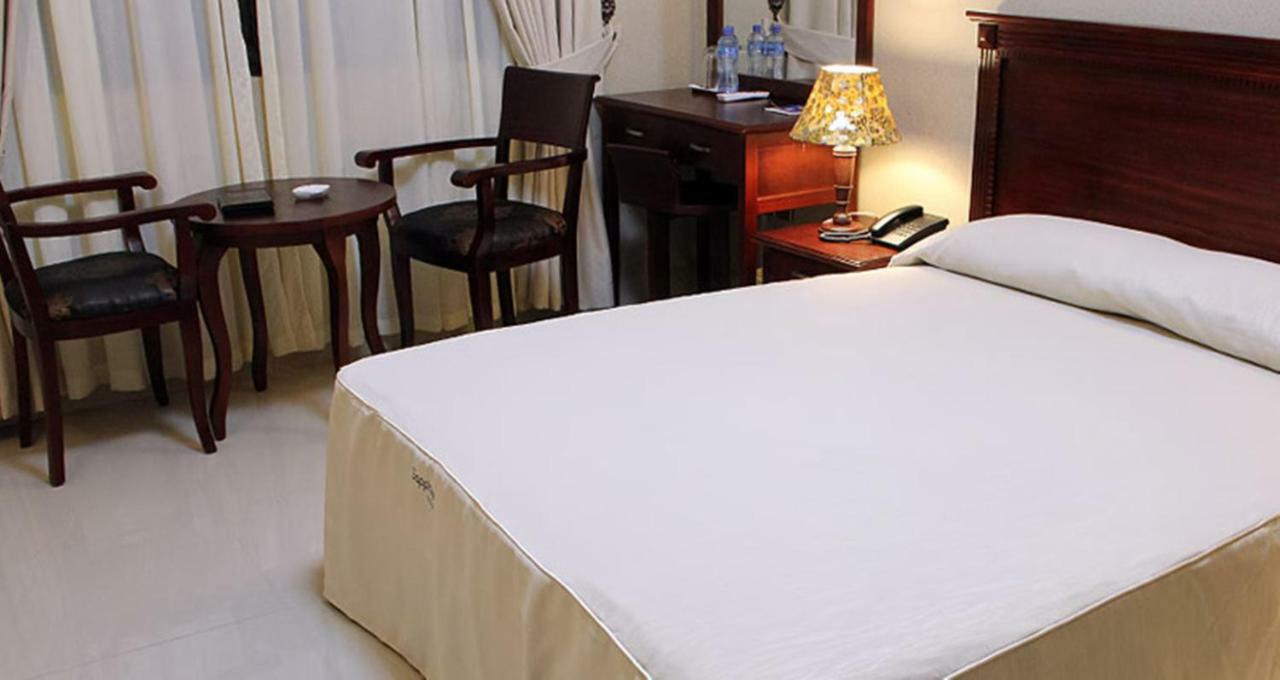 Sapphire Hotel Entebbe Kajansi Eksteriør billede
