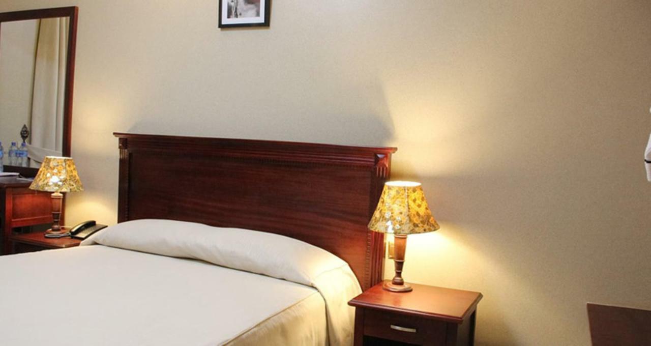 Sapphire Hotel Entebbe Kajansi Eksteriør billede