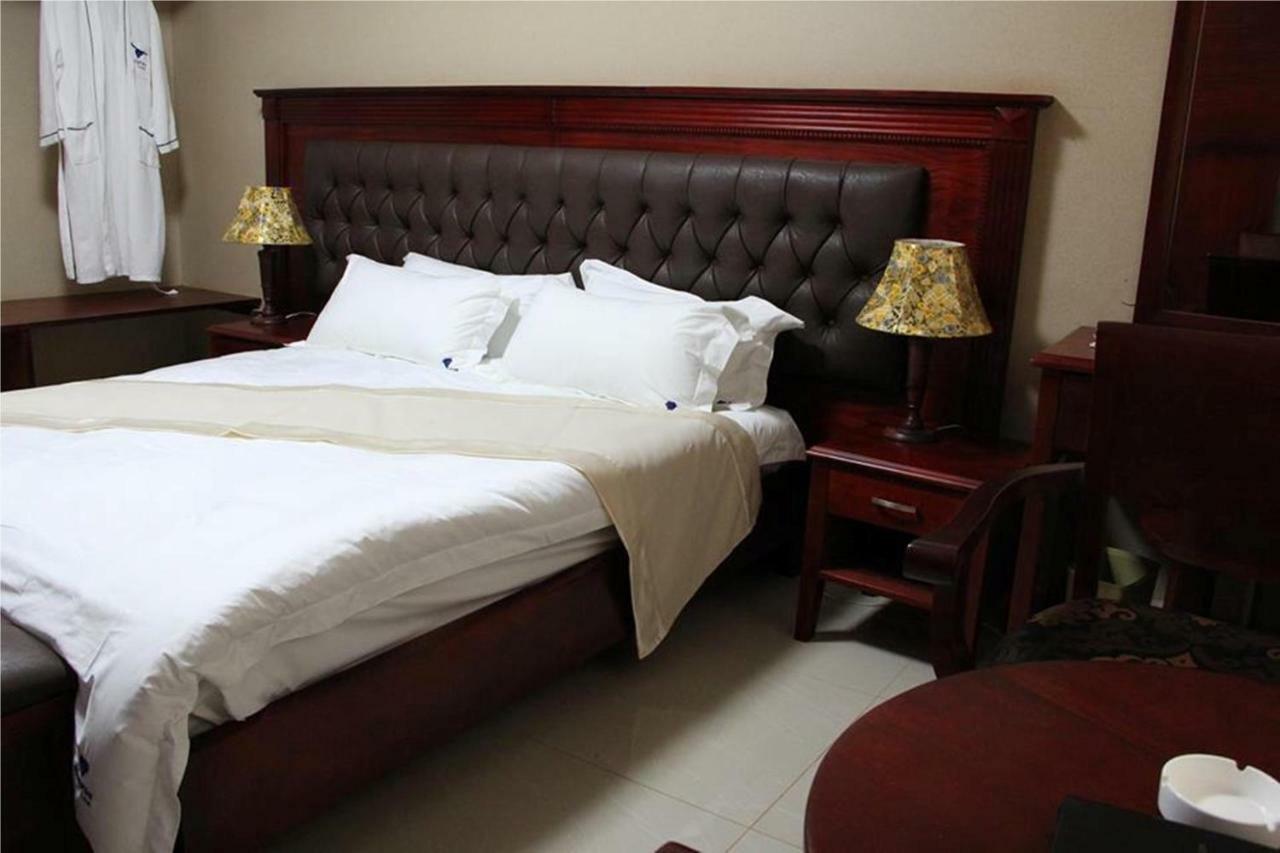Sapphire Hotel Entebbe Kajansi Eksteriør billede