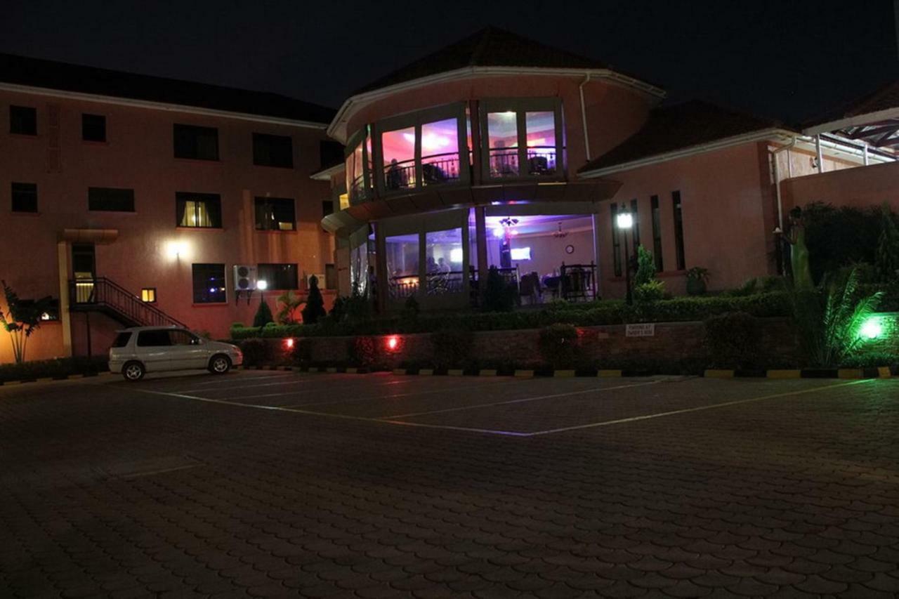 Sapphire Hotel Entebbe Kajansi Eksteriør billede