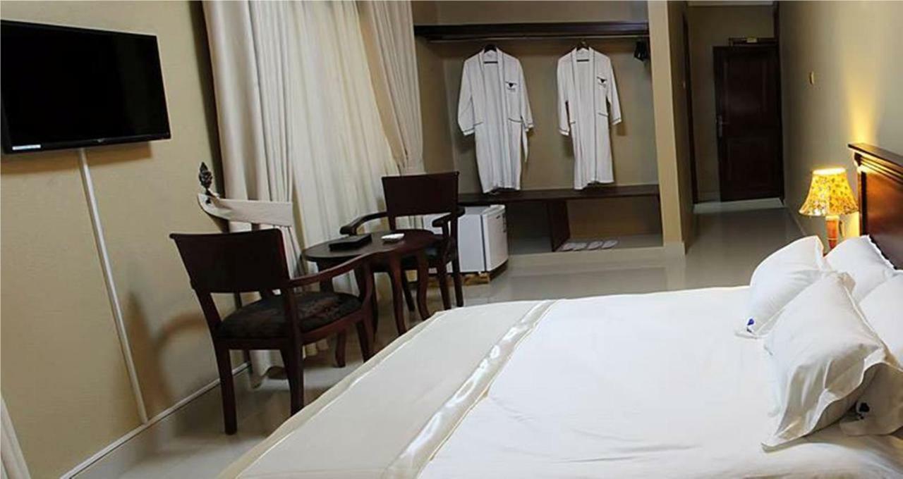 Sapphire Hotel Entebbe Kajansi Eksteriør billede