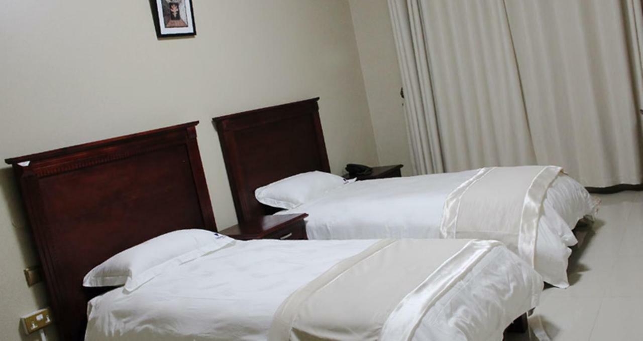 Sapphire Hotel Entebbe Kajansi Eksteriør billede
