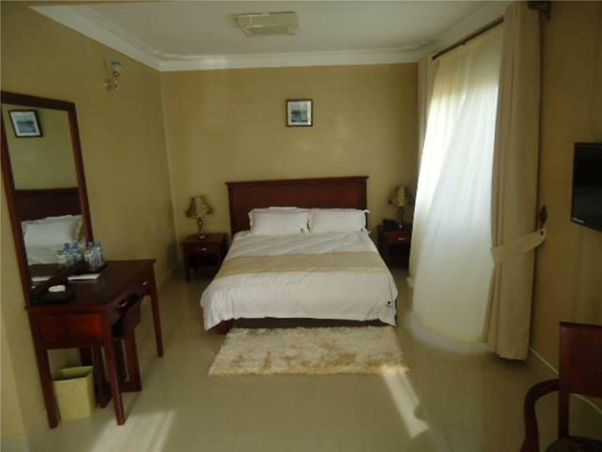 Sapphire Hotel Entebbe Kajansi Eksteriør billede